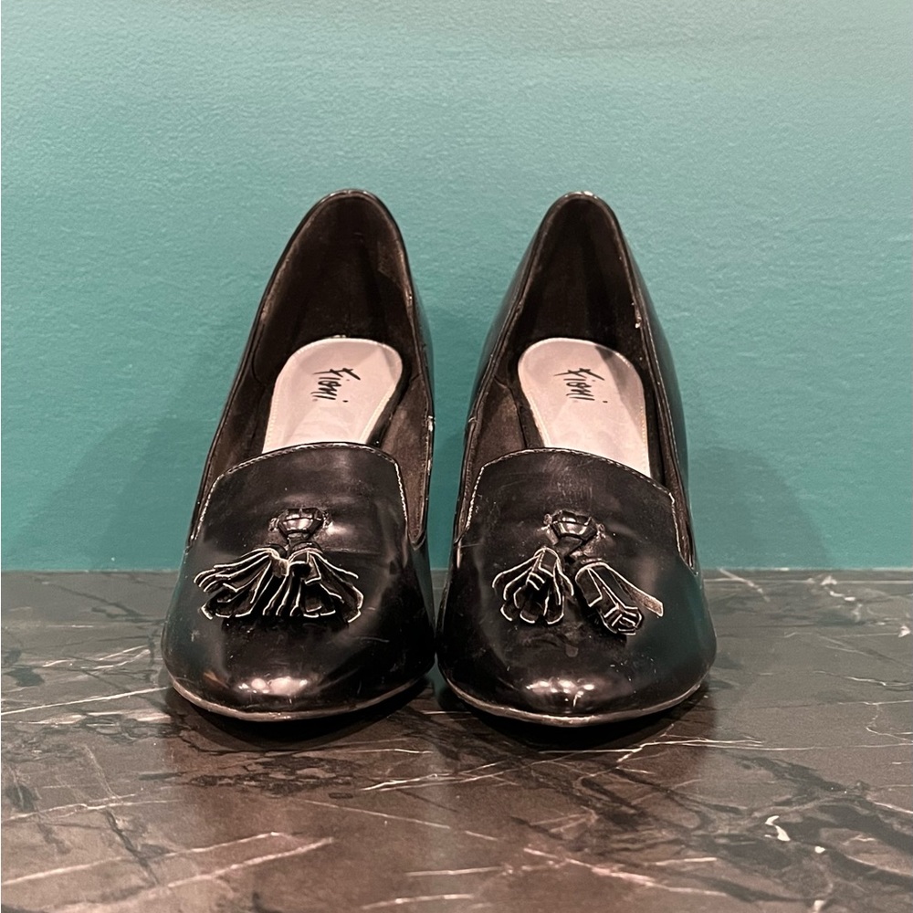 Fioni black patent 3.5” heels with tassels, sz 9